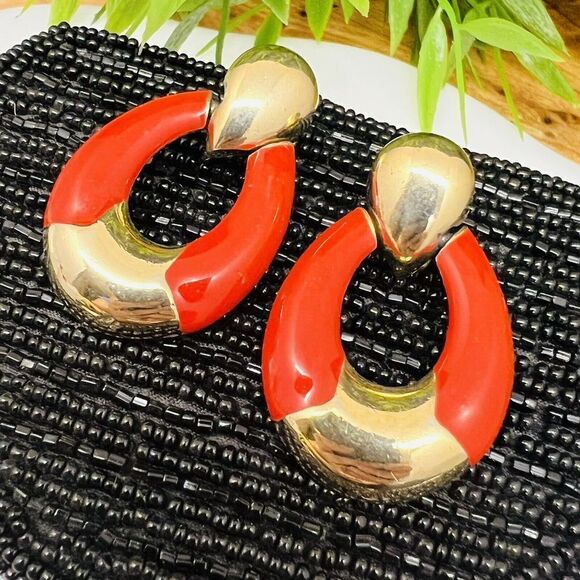 Vintage MORGAN TAYLOR Red Gold Tone Enamel Pierced Dangle Drop Earrings 1137 - Picture 1 of 7